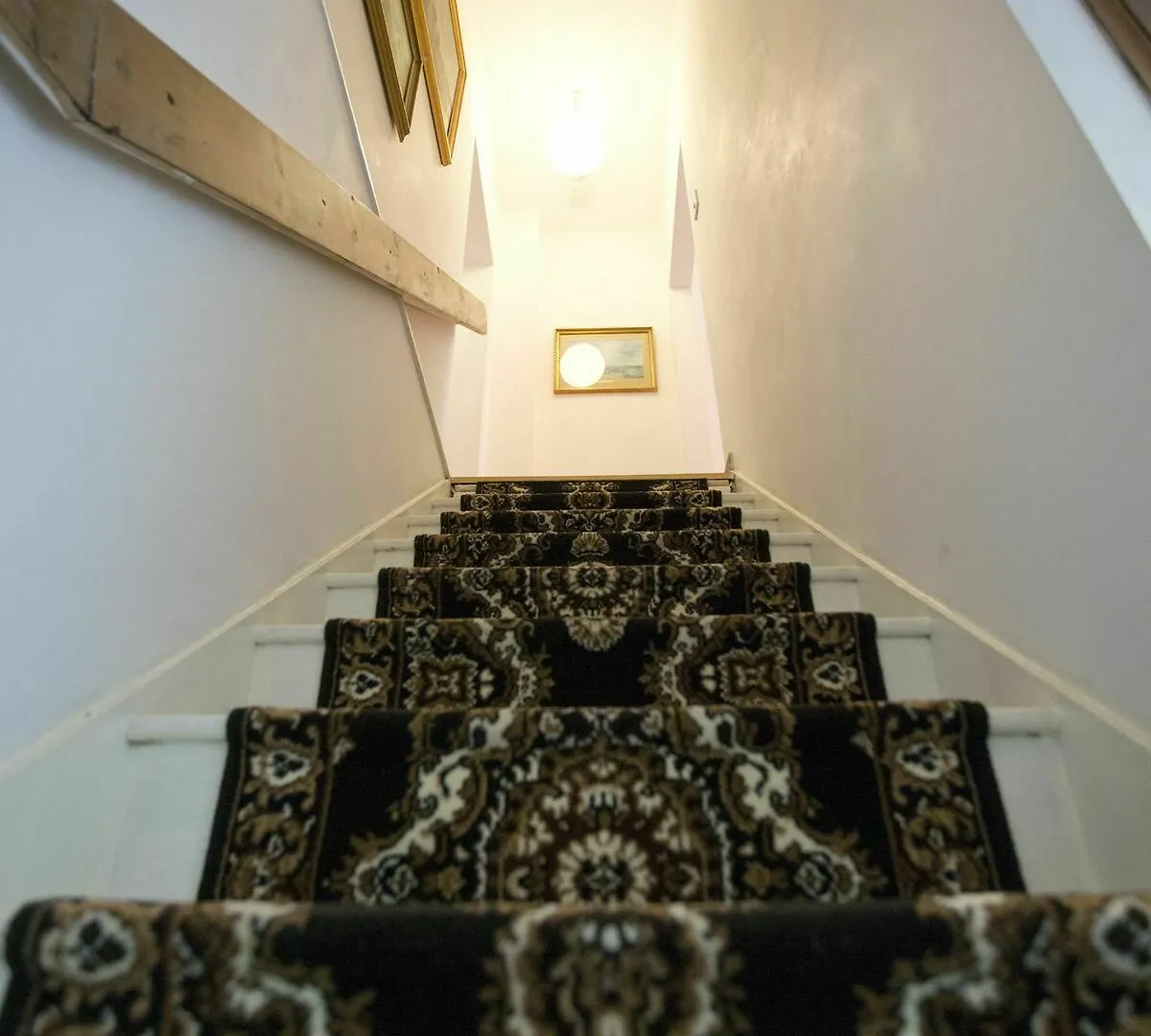 Wonderful Apartment Over Two Floors 에든버러
