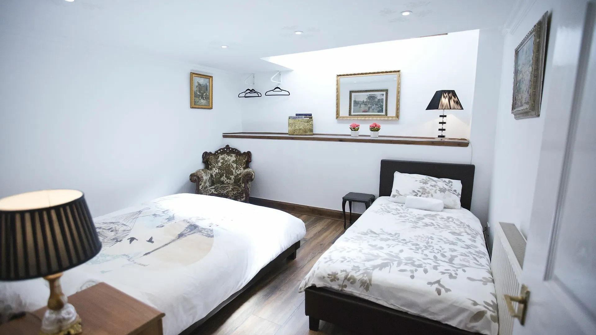 Wonderful Apartment Over Two Floors 에든버러